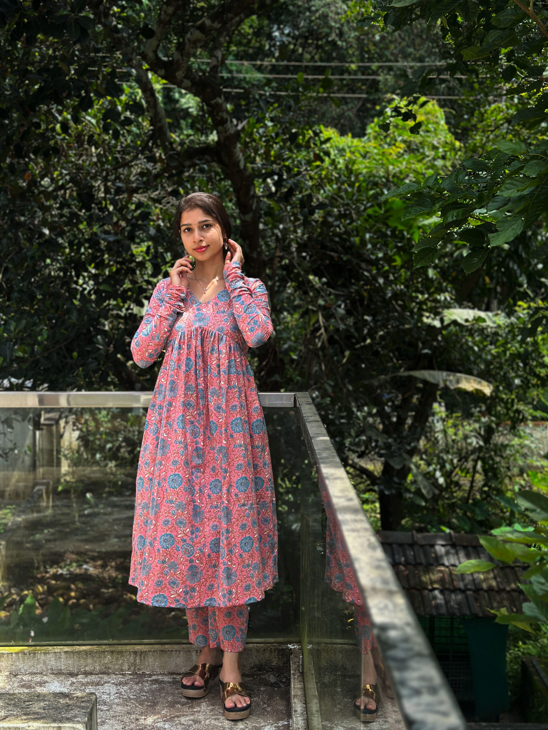 maria_thewestloom_pink_floral_kurtaset1