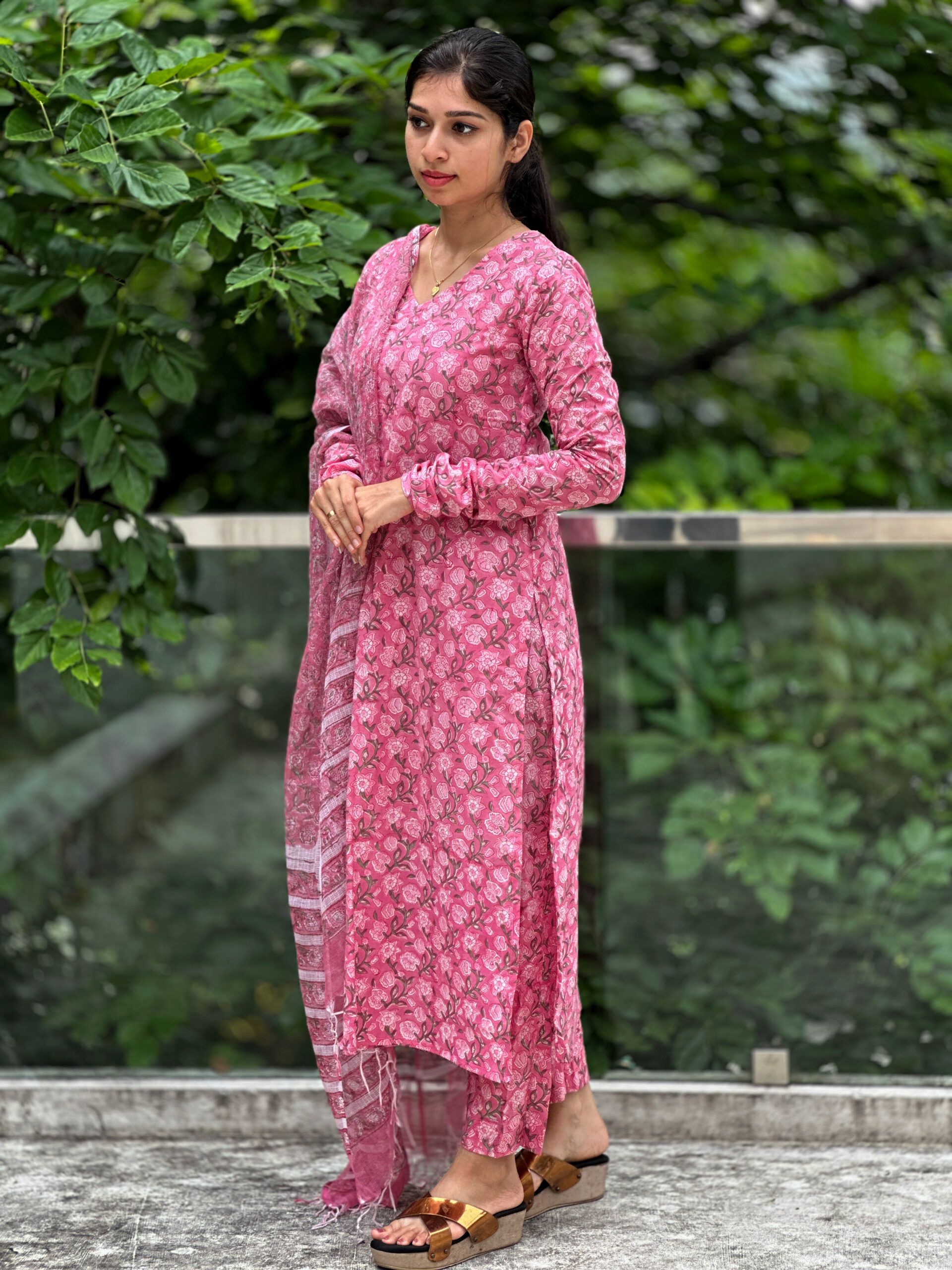 Mishka_thewestloom_pink_salwar (3)
