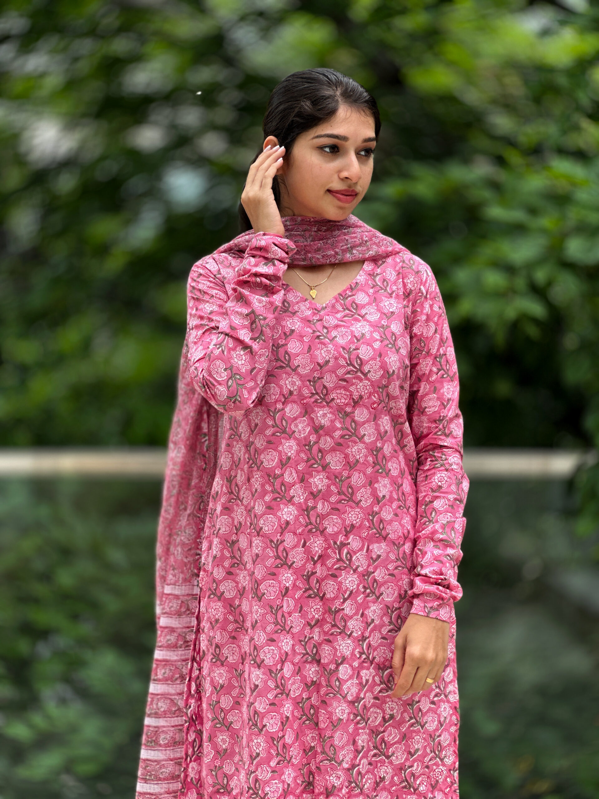 Mishka_thewestloom_pink_salwar (5)