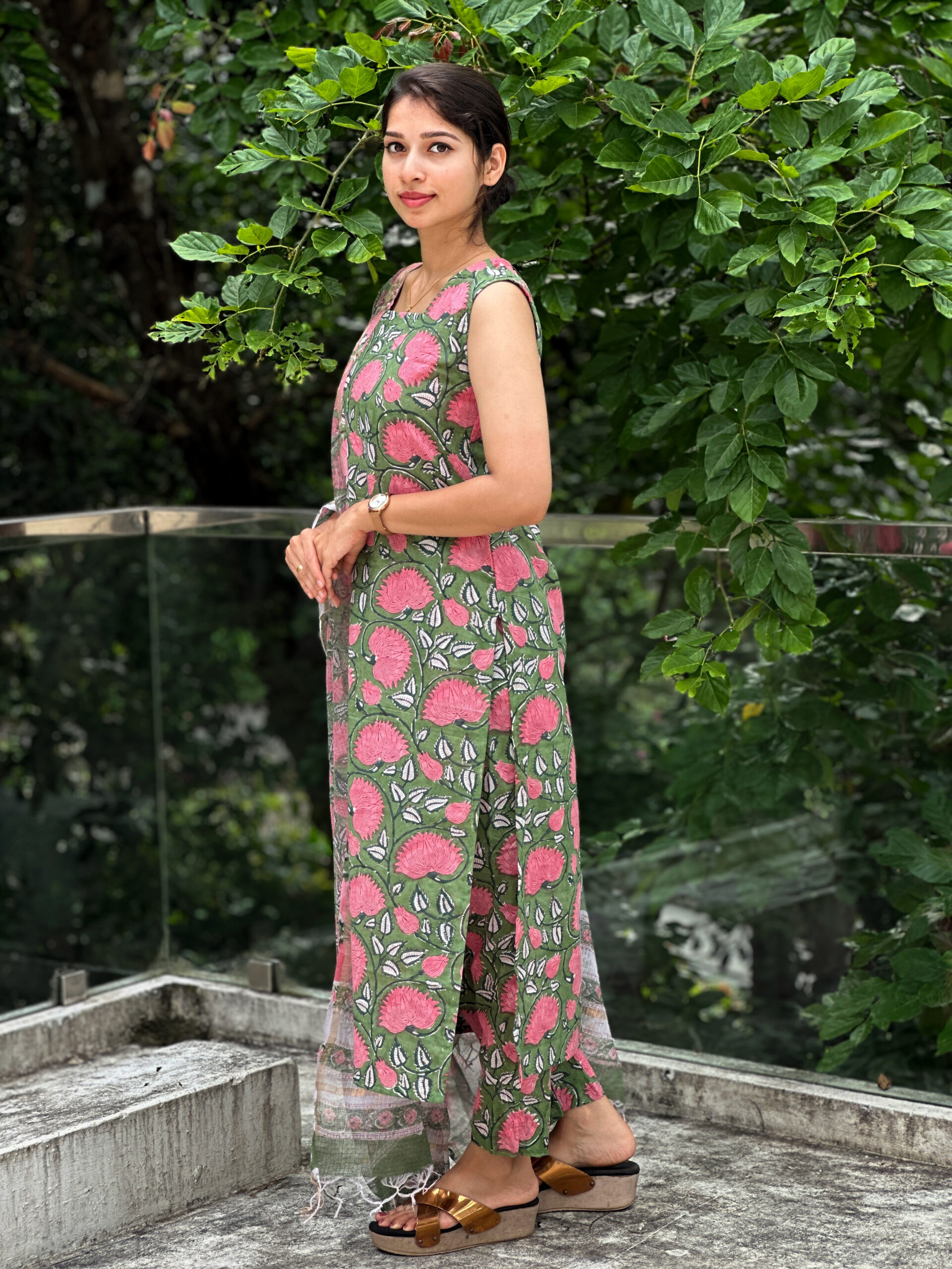 SANAH4_thewestloom_greensleeveless_salwarset2