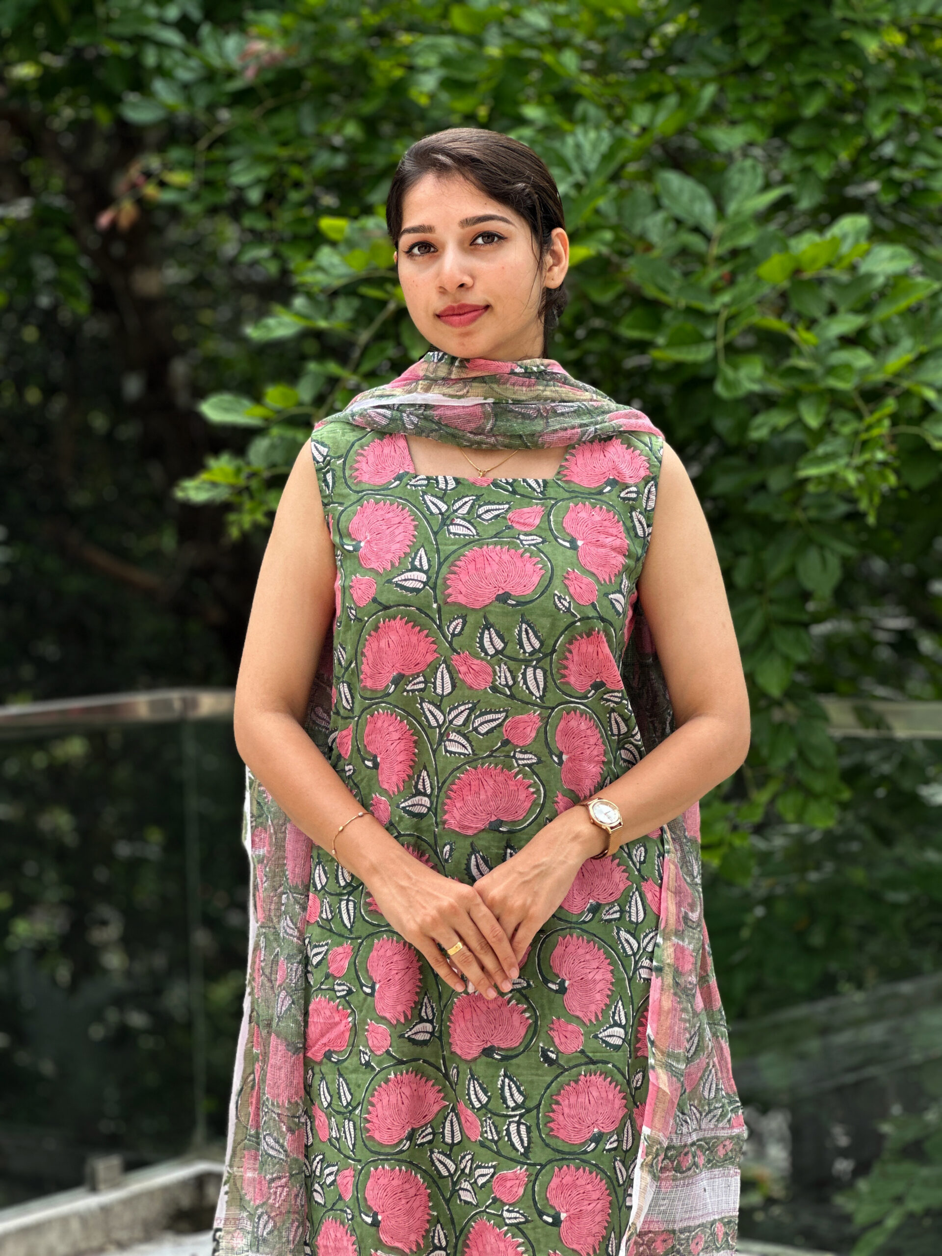 SANAH4_thewestloom_greensleeveless_salwarset_3