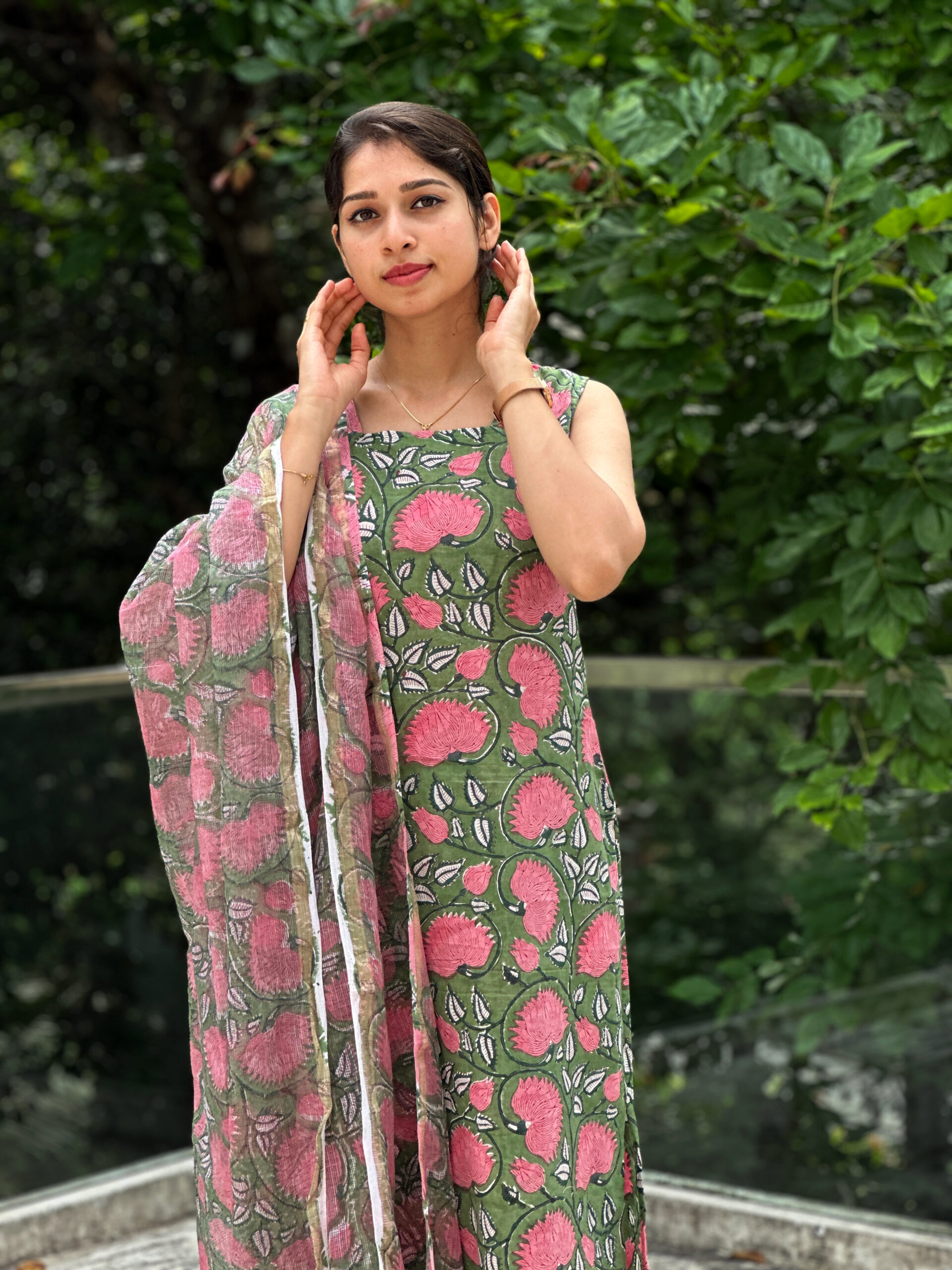 SANAH4_thewestloom_greensleeveless_salwarset_4
